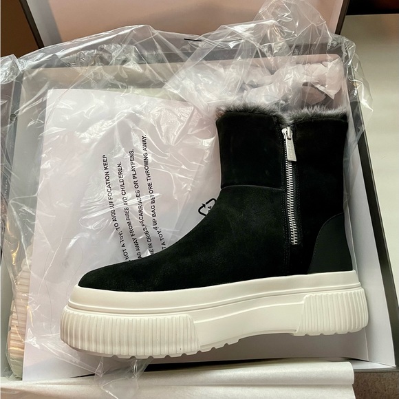 J/Slides NYC Wally WP Black Suede Boot - Brand New - Picture 2 of 6